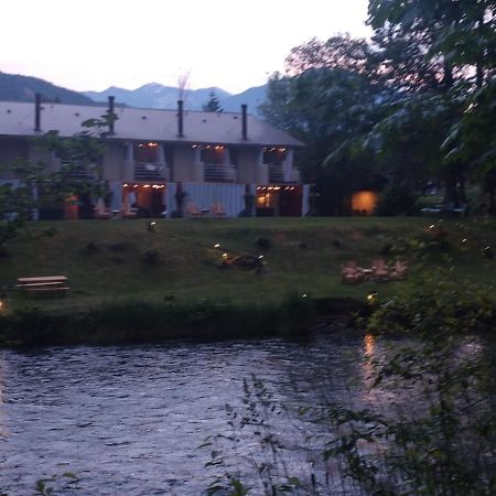 Moon River Suites #1 North Bend Buitenkant foto