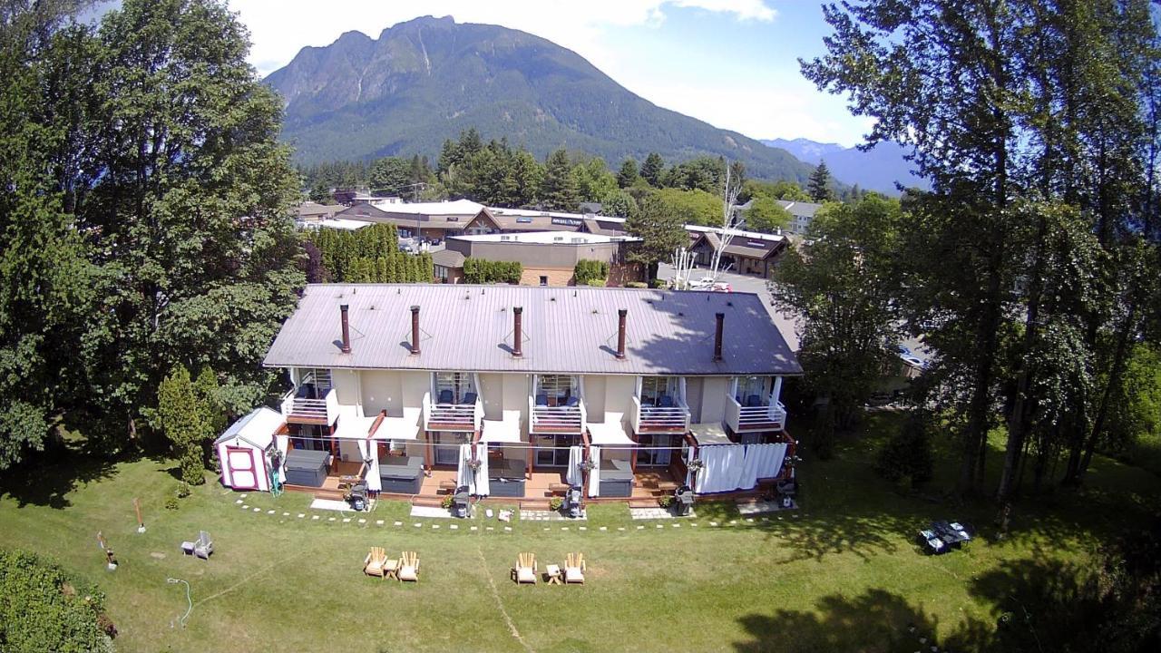 Moon River Suites #1 North Bend Buitenkant foto